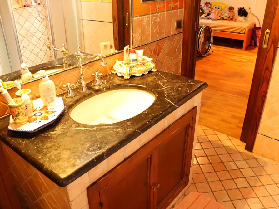 Immagine 33 di Palazzo in vendita  in Via della Forra a Lastra A Signa