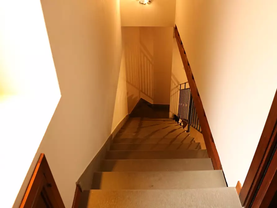 Immagine 23 di Palazzo in vendita  in Via della Forra a Lastra A Signa