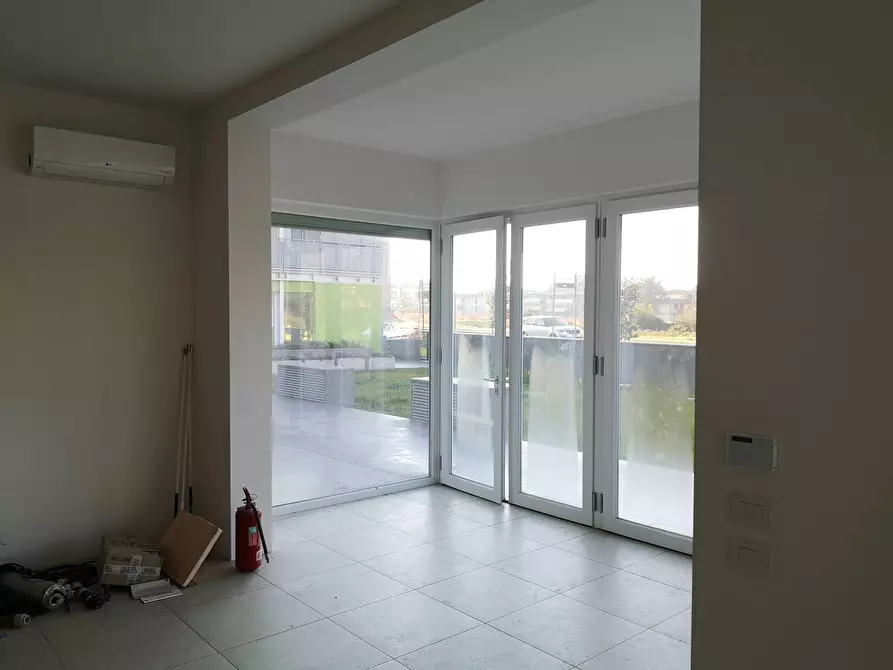 Immagine 6 di Locale commerciale in vendita  in Viale Ariosto a Sesto Fiorentino