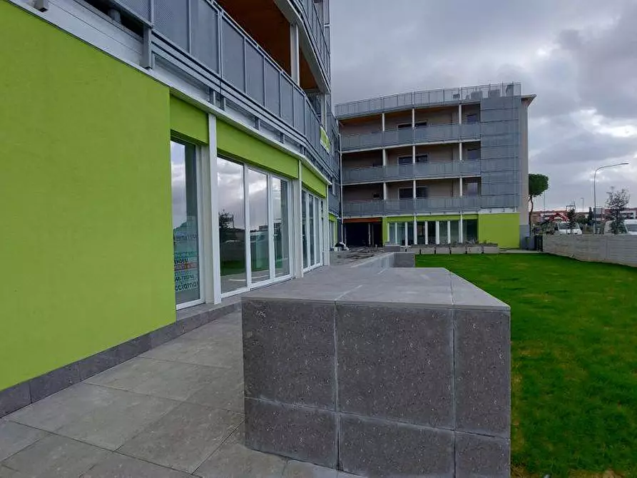 Immagine 2 di Locale commerciale in vendita  in Viale Ariosto a Sesto Fiorentino