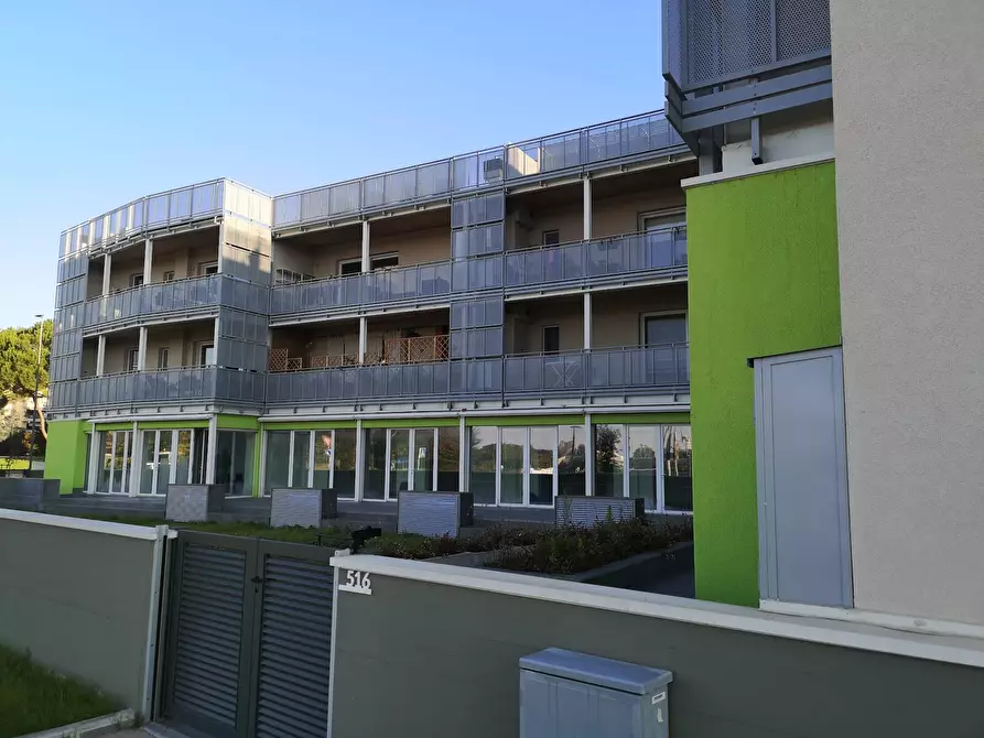 Immagine 1 di Locale commerciale in vendita  in Viale Ariosto a Sesto Fiorentino