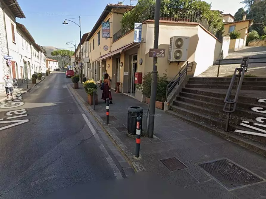 Immagine 4 di Locale commerciale in affitto  in Via Puccini a Calenzano