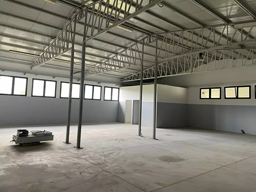 Immagine 8 di Capannone industriale in vendita  in Via Fosco Bessi a Calenzano