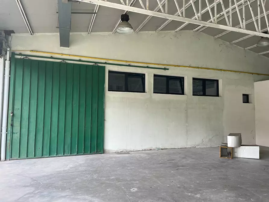 Immagine 2 di Capannone industriale in vendita  in Via Fosco Bessi a Calenzano