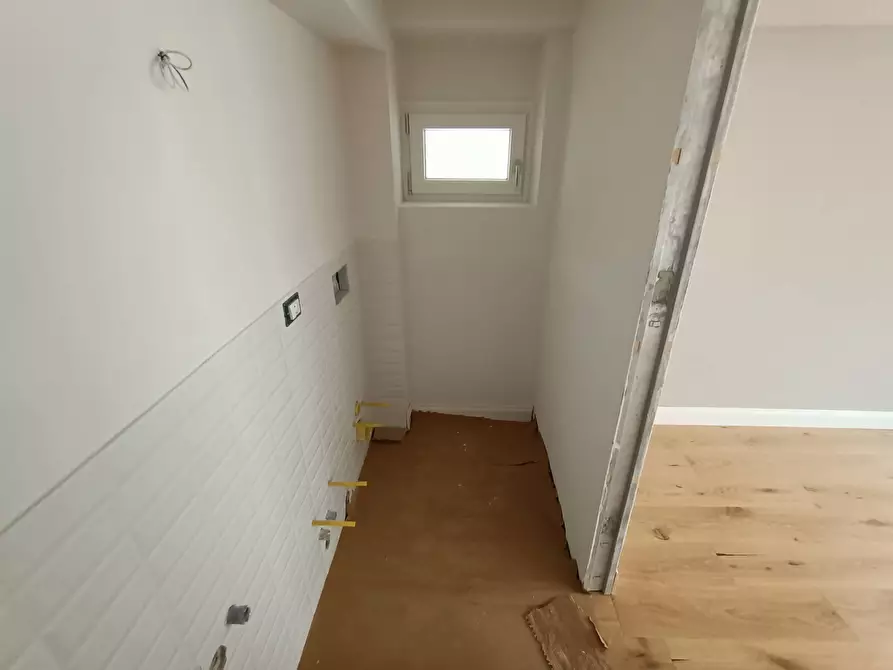 Immagine 10 di Magazzino in vendita  in via Maragliano a Firenze