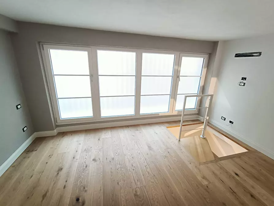 Immagine 1 di Magazzino in vendita  in via Maragliano a Firenze