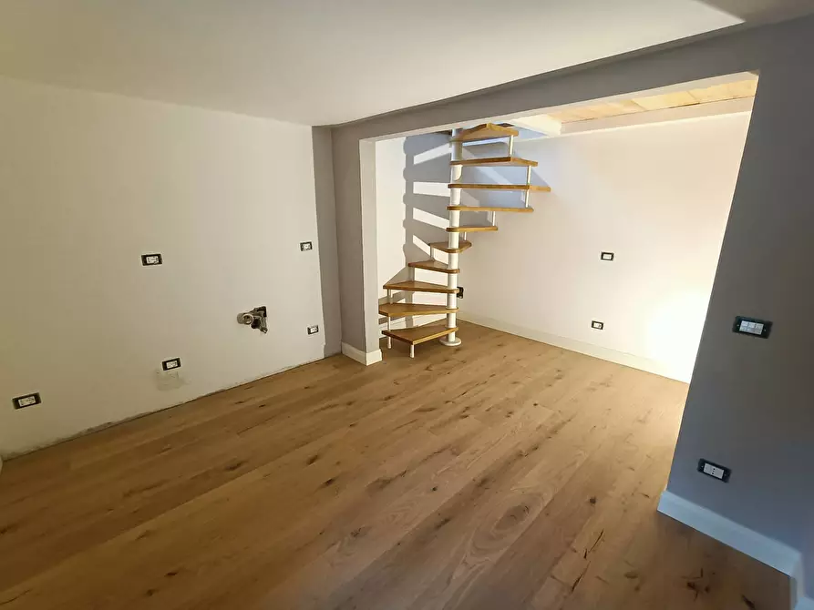 Immagine 3 di Magazzino in vendita  in via Maragliano a Firenze