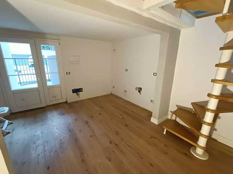 Immagine 5 di Magazzino in vendita  in via Maragliano a Firenze