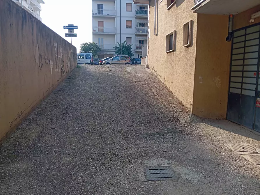 Immagine 1 di Magazzino in affitto  in Via Baracca a Prato