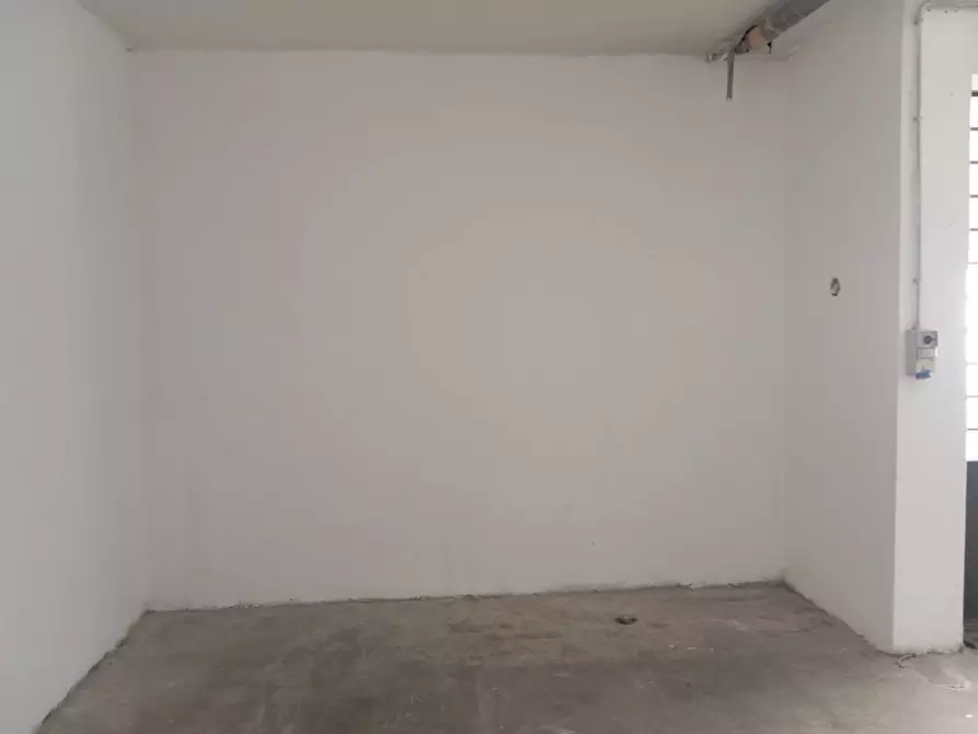 Immagine 6 di Magazzino in vendita  in Via Baracca a Prato