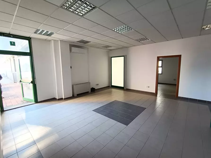 Immagine 16 di Ufficio in affitto  in Via Francesco Berni a Empoli