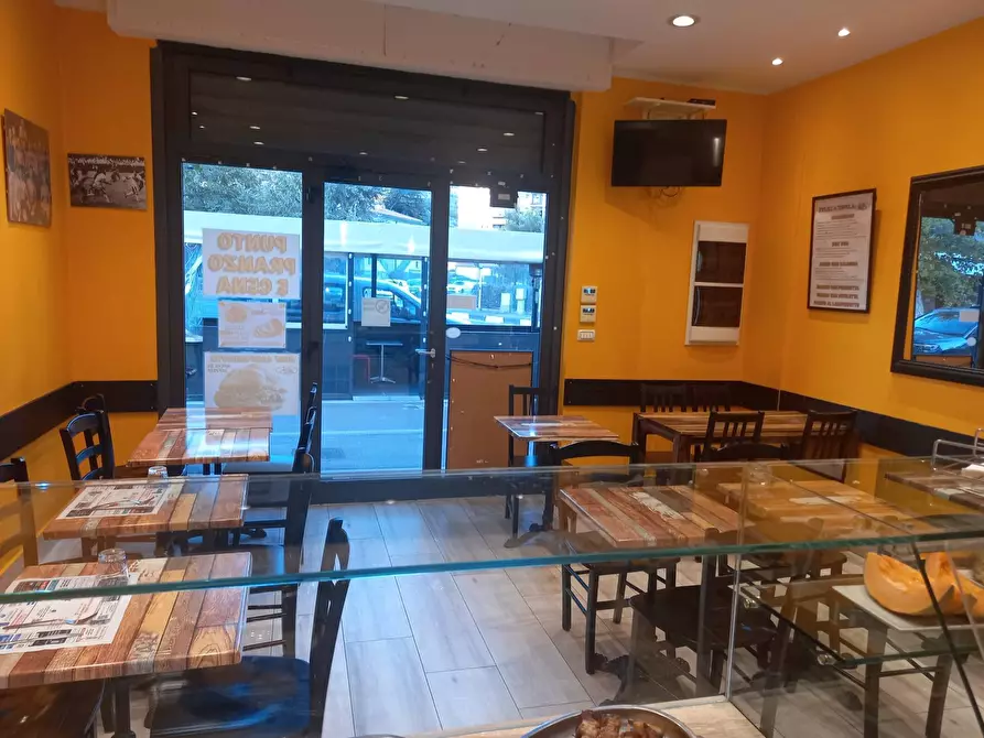 Immagine 5 di Attività commerciale in vendita  in Viale Pratese a Sesto Fiorentino