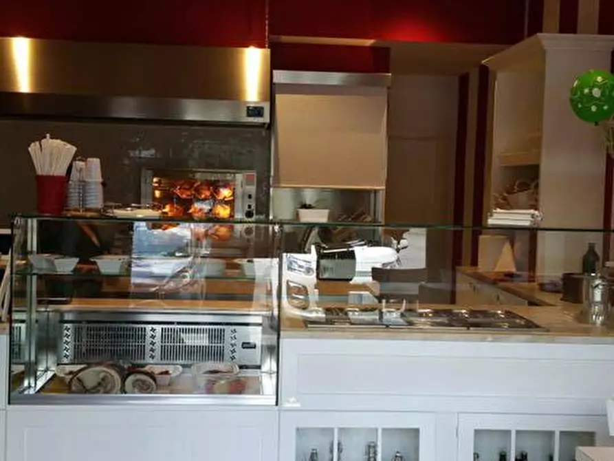 Immagine 8 di Attività commerciale in vendita  in Viale Pratese a Sesto Fiorentino