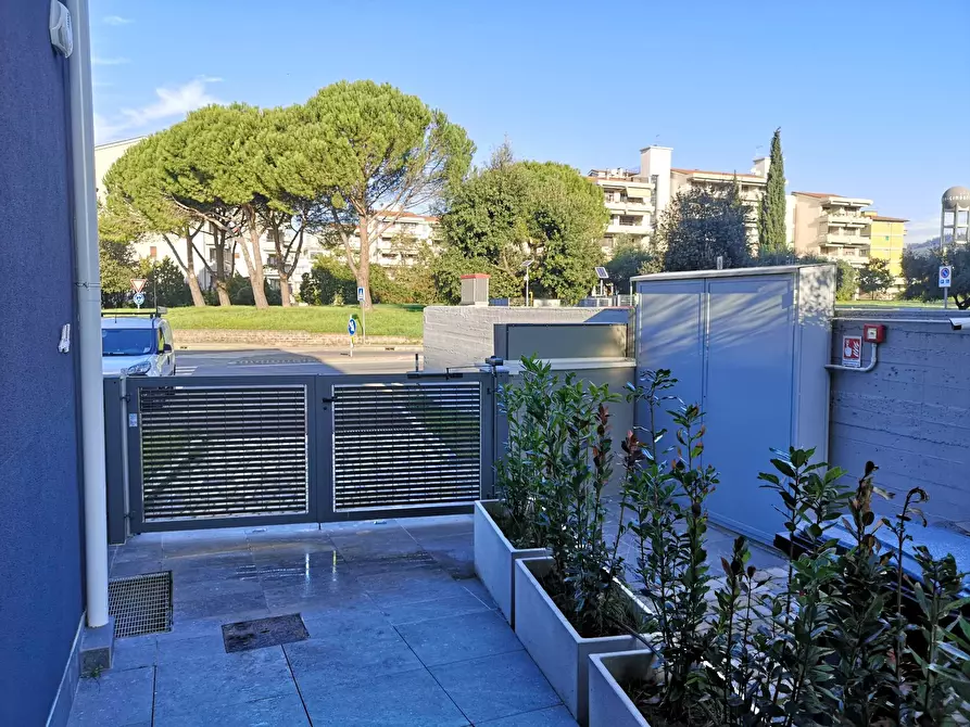 Immagine 3 di Locale commerciale in affitto  in Viale Ariosto a Sesto Fiorentino