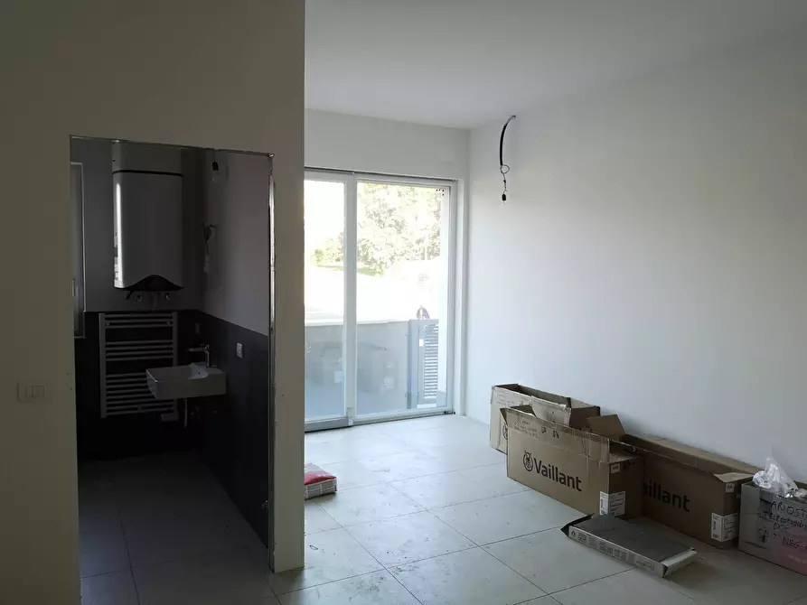 Immagine 7 di Locale commerciale in affitto  in Viale Ariosto a Sesto Fiorentino