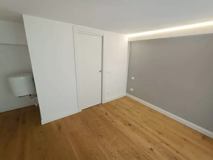 Immagine 11 di Magazzino in vendita  in via Maragliano a Firenze