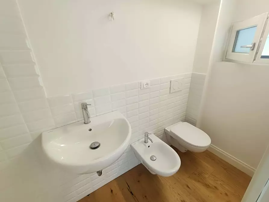 Immagine 13 di Magazzino in vendita  in via Maragliano a Firenze