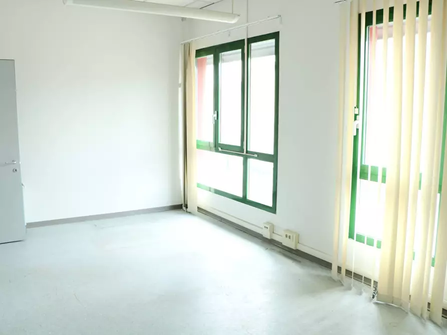 Immagine 10 di Ufficio in affitto  in Via Francesco Berni a Empoli