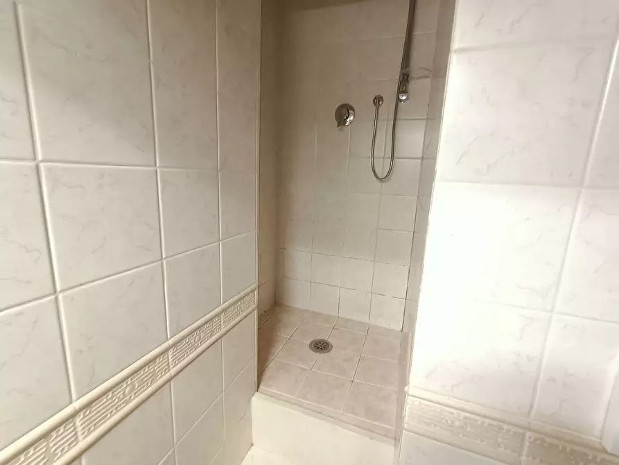 Immagine 20 di Palazzo in vendita  in Via della Forra a Lastra A Signa