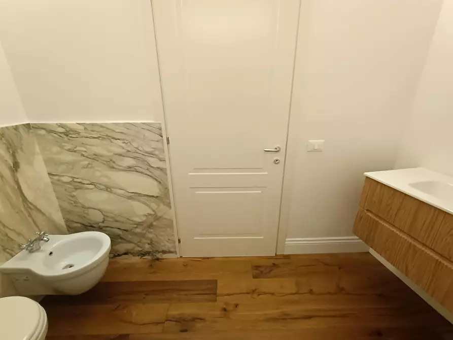 Immagine 13 di Appartamento in vendita  in Via Romana a Firenze
