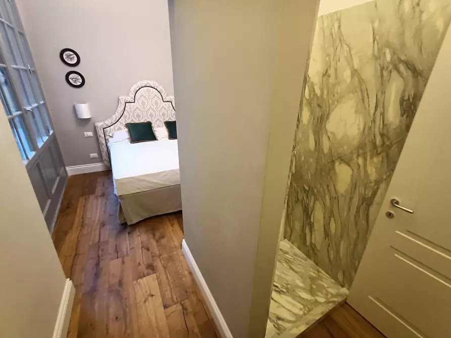 Immagine 12 di Appartamento in vendita  in Via Romana a Firenze
