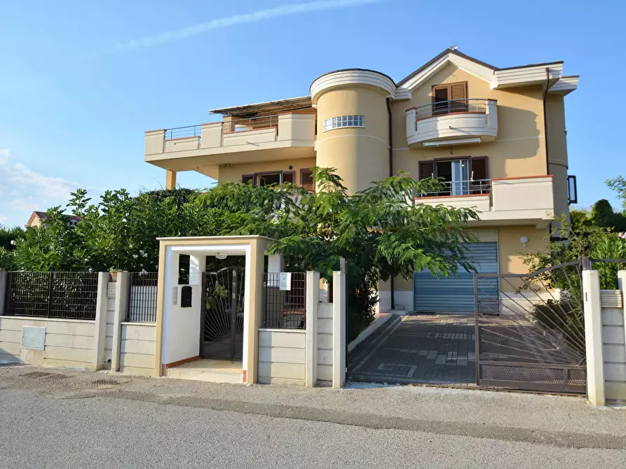 Immagine 5 di Casa semindipendente in vendita  in Via Francesco Lenge s.n. a Montescaglioso