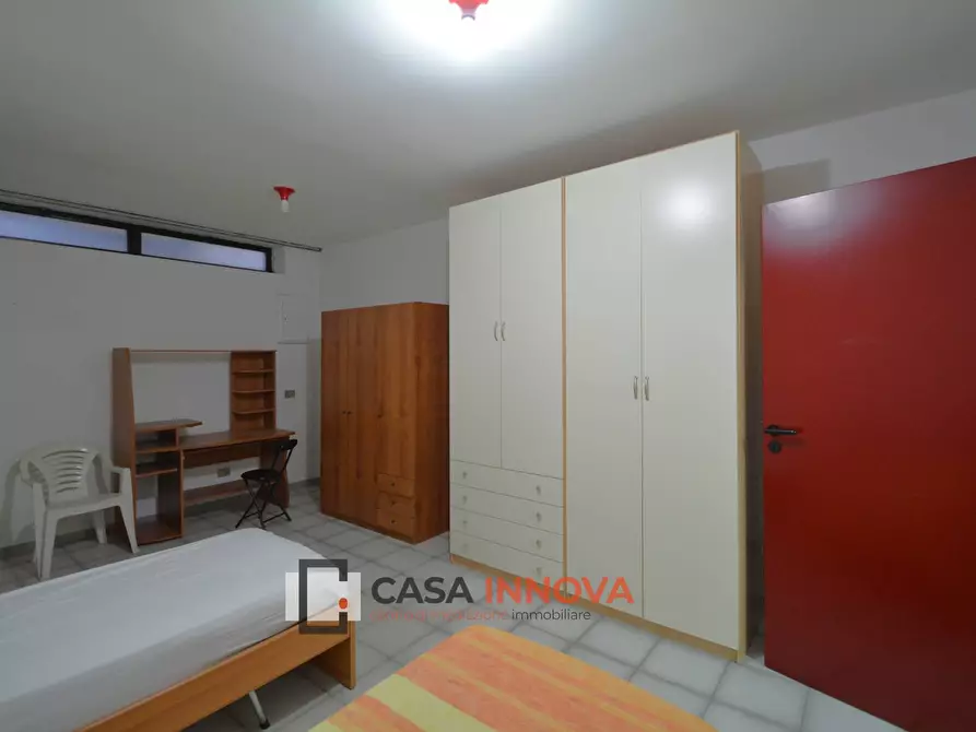 Immagine 10 di Magazzino in vendita  in Via De Amici a Matera