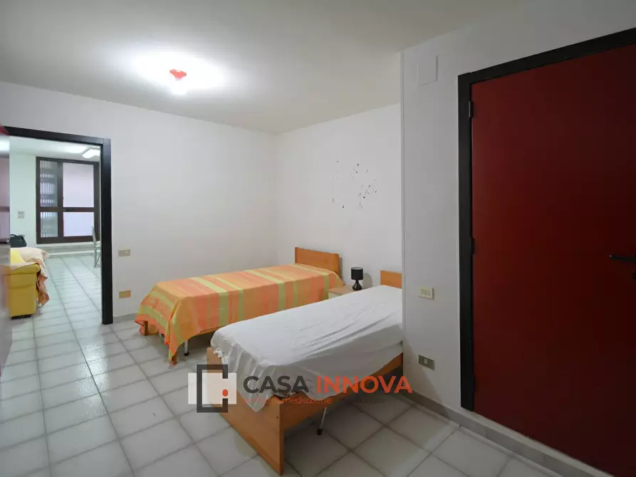 Immagine 11 di Magazzino in vendita  in Via De Amici a Matera