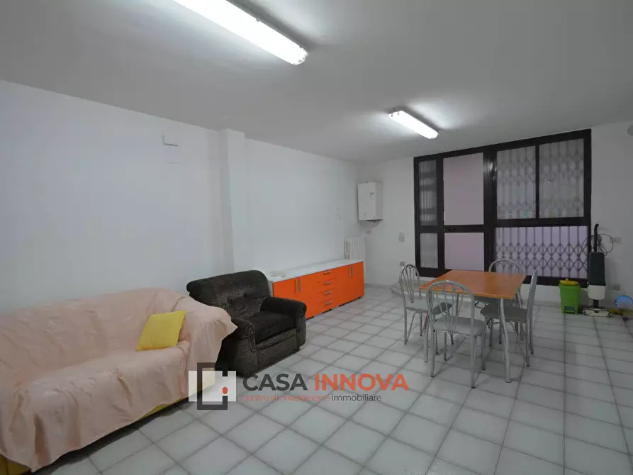 Immagine 5 di Magazzino in vendita  in Via De Amici a Matera