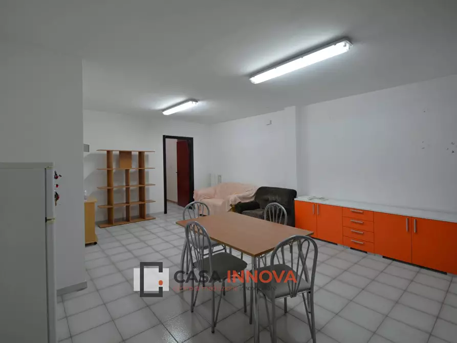 Immagine 4 di Magazzino in vendita  in Via De Amici a Matera