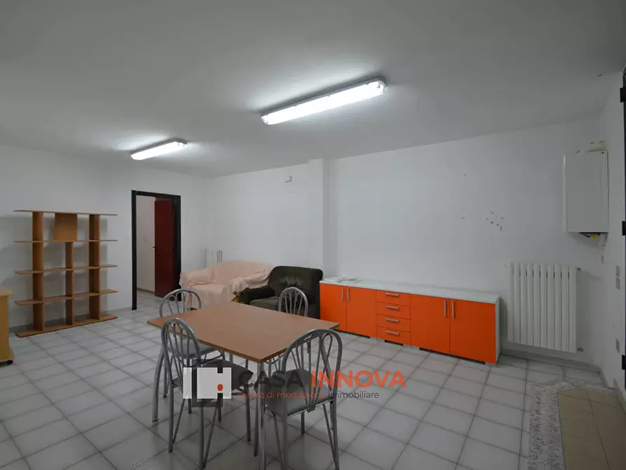 Immagine 3 di Magazzino in vendita  in Via De Amici a Matera