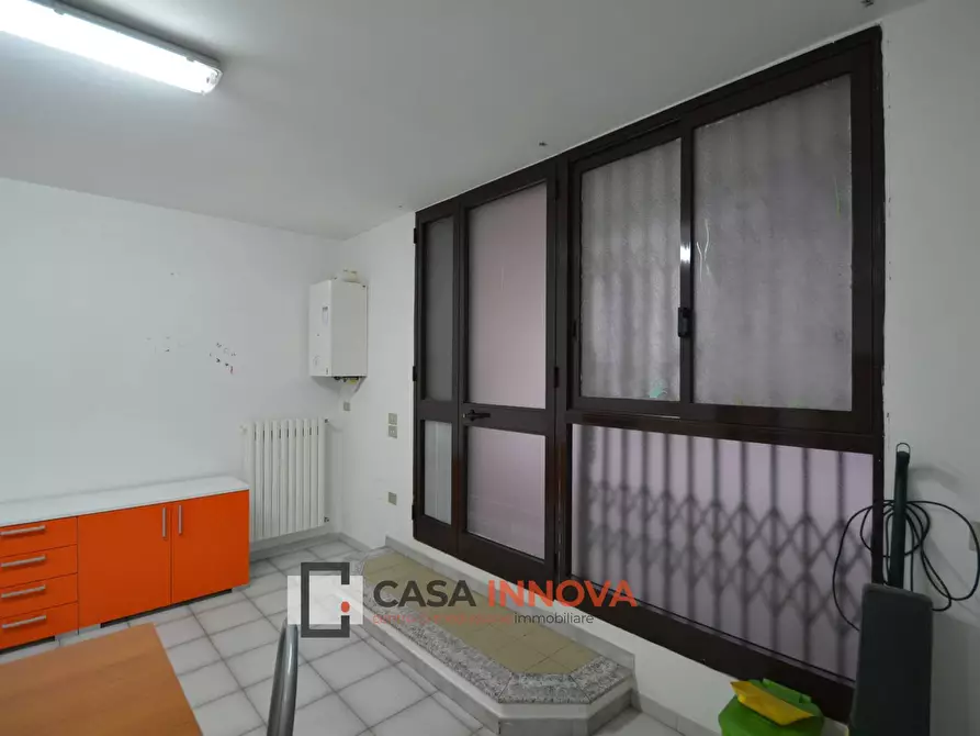 Immagine 6 di Magazzino in vendita  in Via De Amici a Matera