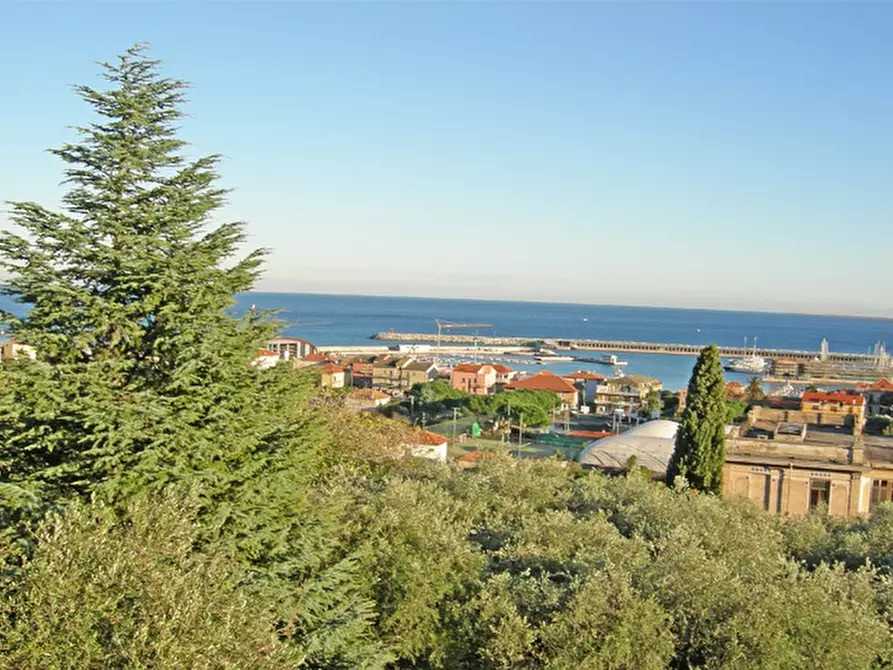 Immagine 1 di Terreno residenziale in vendita  a Loano