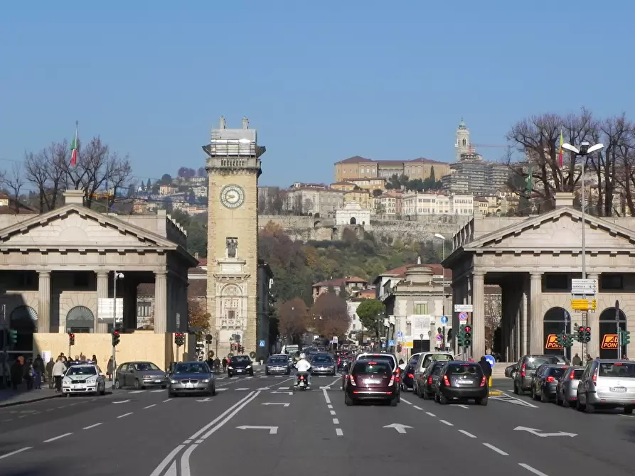 Immagine 1 di Box auto in vendita  a Bergamo