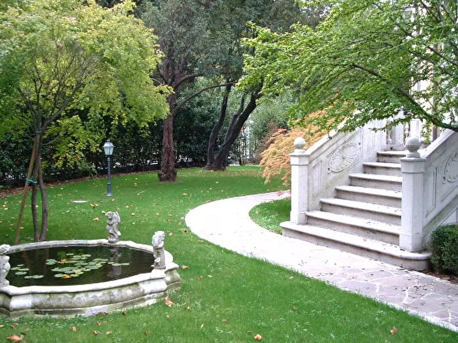 Immagine 6 di Villa in vendita  a Treviso