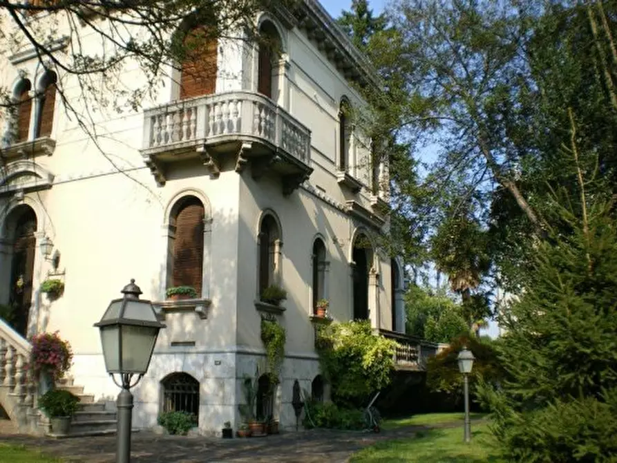 Immagine 9 di Villa in vendita  a Treviso