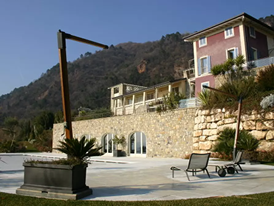 Immagine 2 di Appartamento in vendita  a Salò