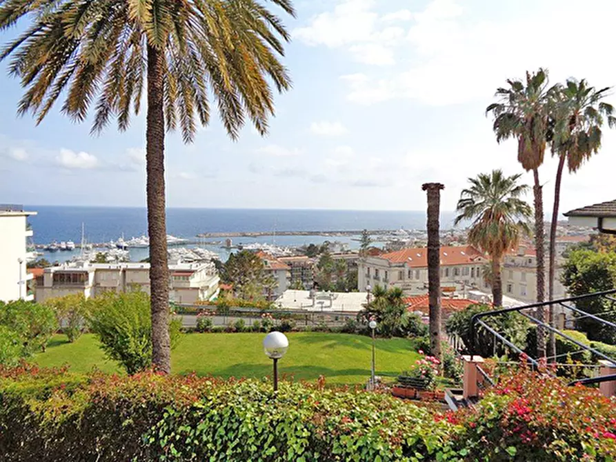 Immagine 3 di Terreno residenziale in vendita  a San Remo