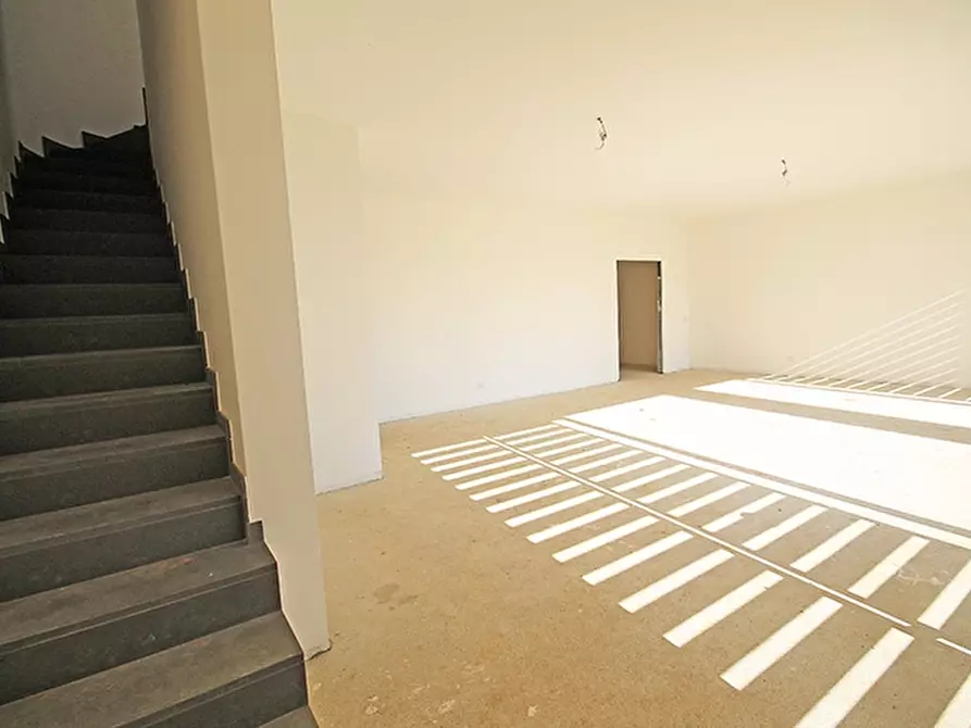 Immagine 12 di Villetta a schiera in vendita  in via Marzanica a Bergamo