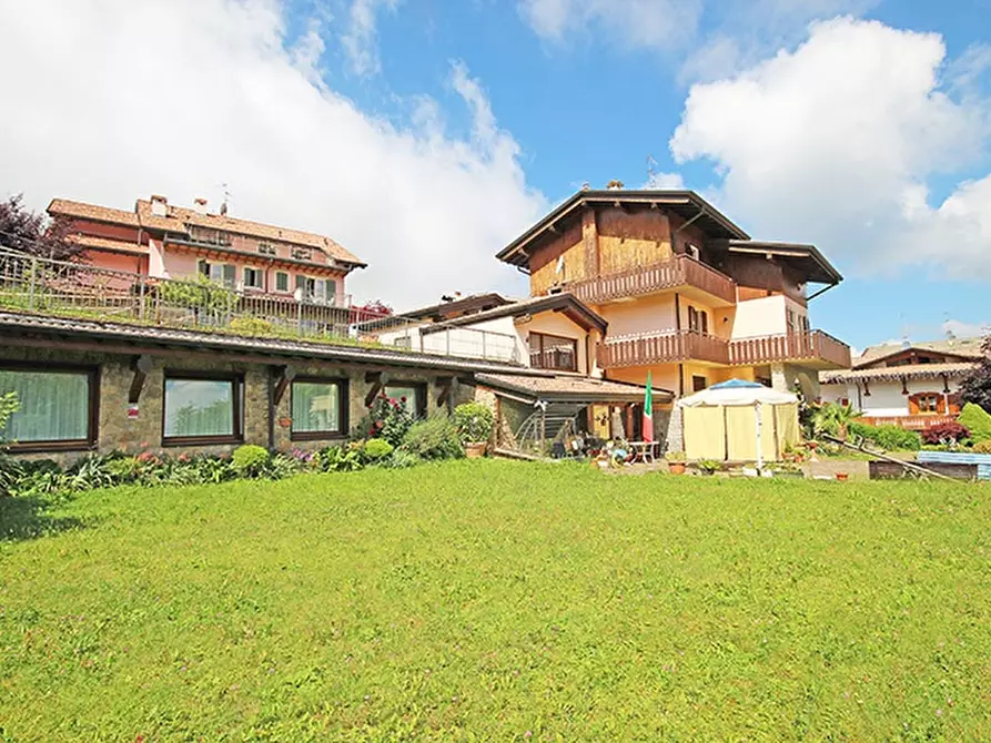 Immagine 2 di Villa in vendita  a Ardesio