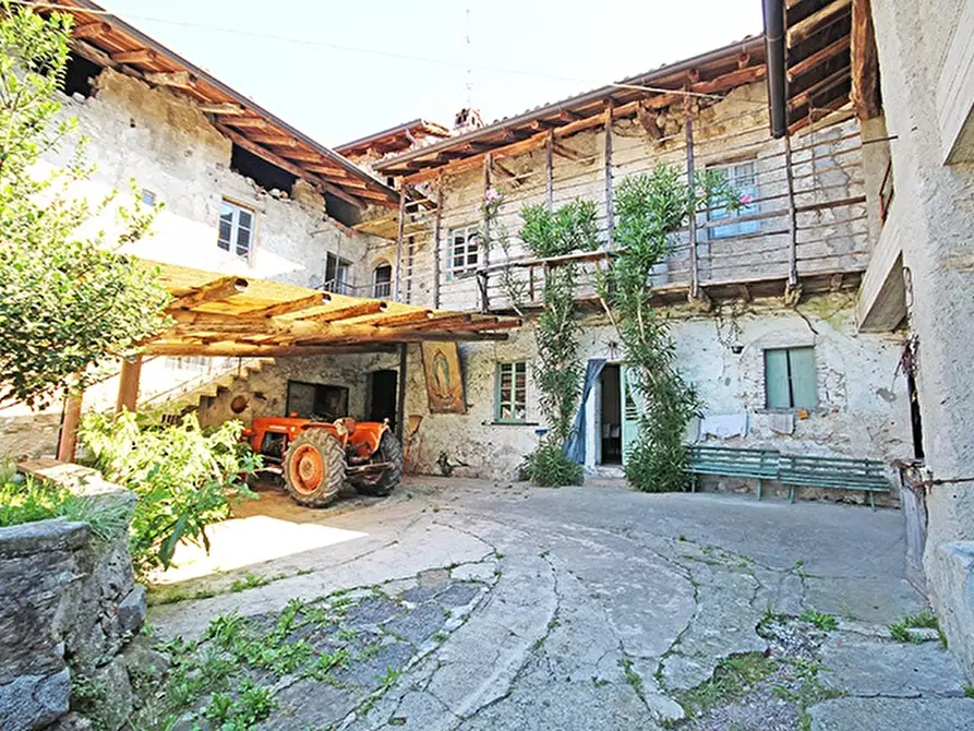 Immagine 1 di Rustico / casale in vendita  a Almenno San Bartolomeo