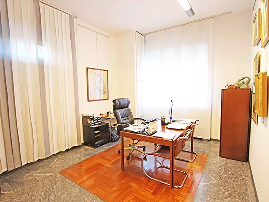 Immagine 4 di Ufficio in vendita  in via statuto a Bergamo