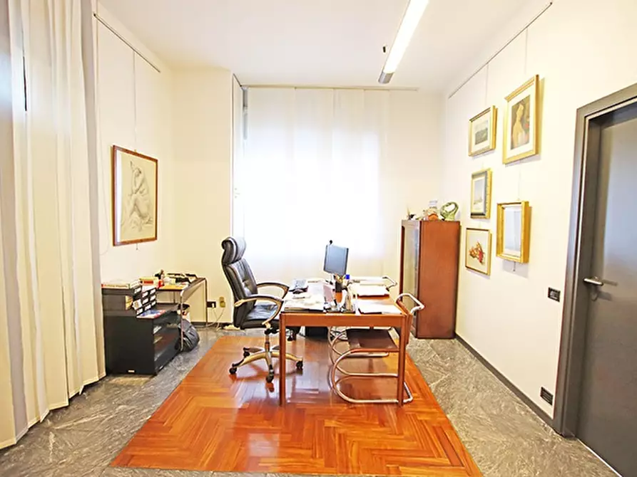 Immagine 6 di Ufficio in vendita  in via statuto a Bergamo