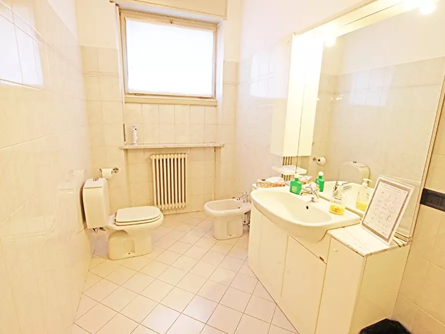 Immagine 11 di Ufficio in vendita  in via statuto a Bergamo