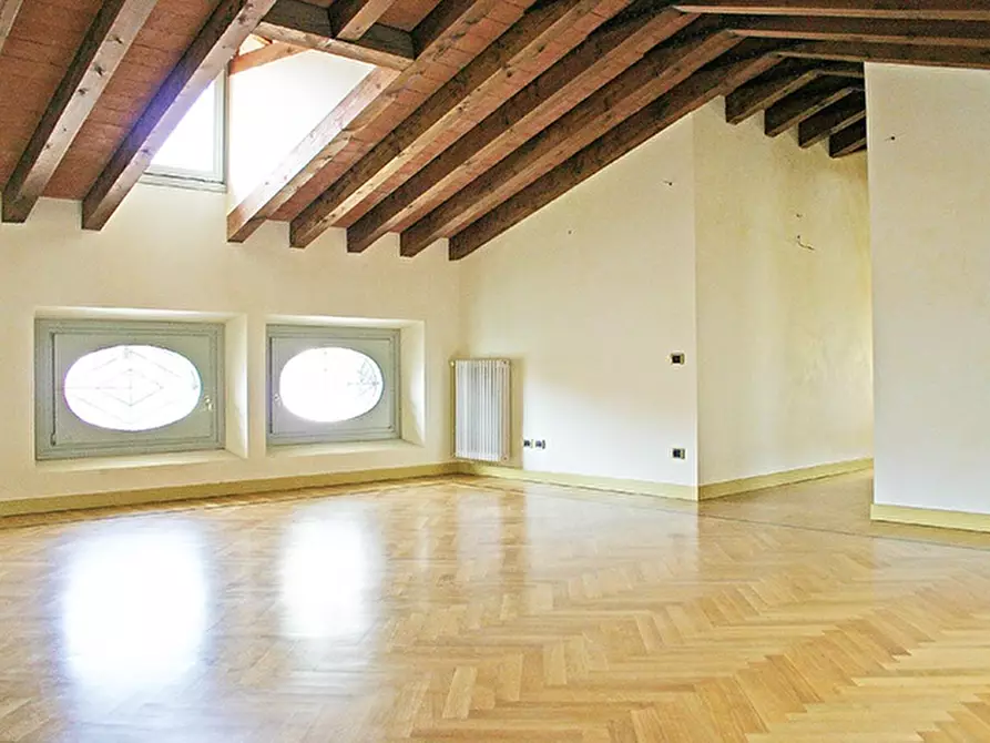Immagine 1 di Attico in affitto  a Bergamo