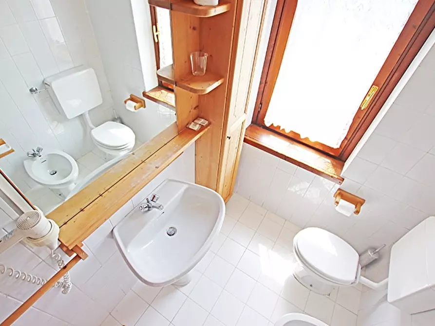 Immagine 12 di Albergo/B&B/Residence in vendita  a Algua