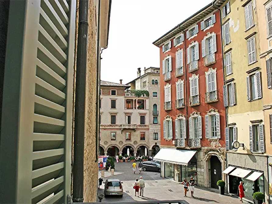Immagine 1 di Attività commerciale in vendita  a Bergamo