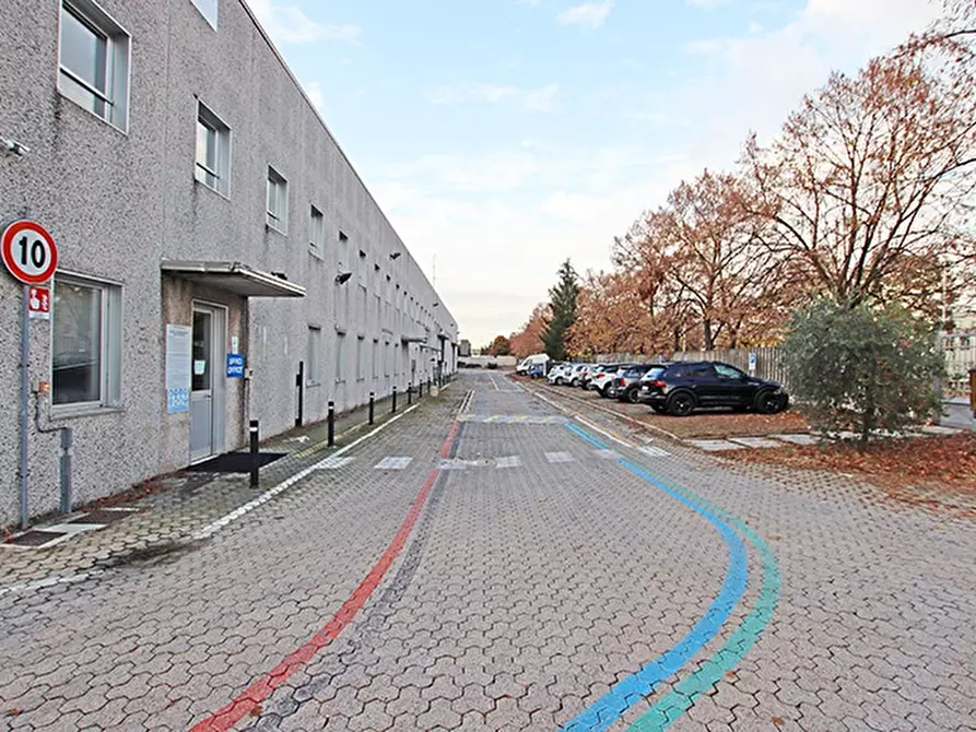 Immagine 3 di Capannone industriale in vendita  a Busto Arsizio