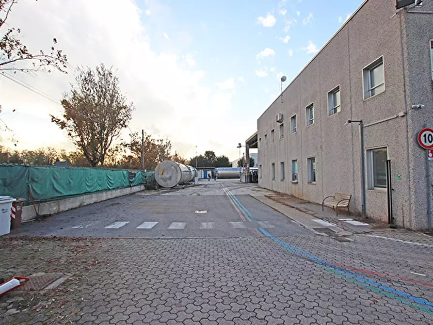 Immagine 4 di Capannone industriale in vendita  a Busto Arsizio