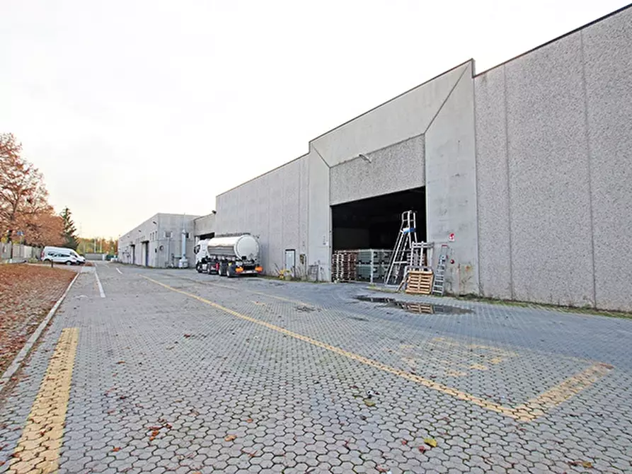 Immagine 8 di Capannone industriale in vendita  a Busto Arsizio